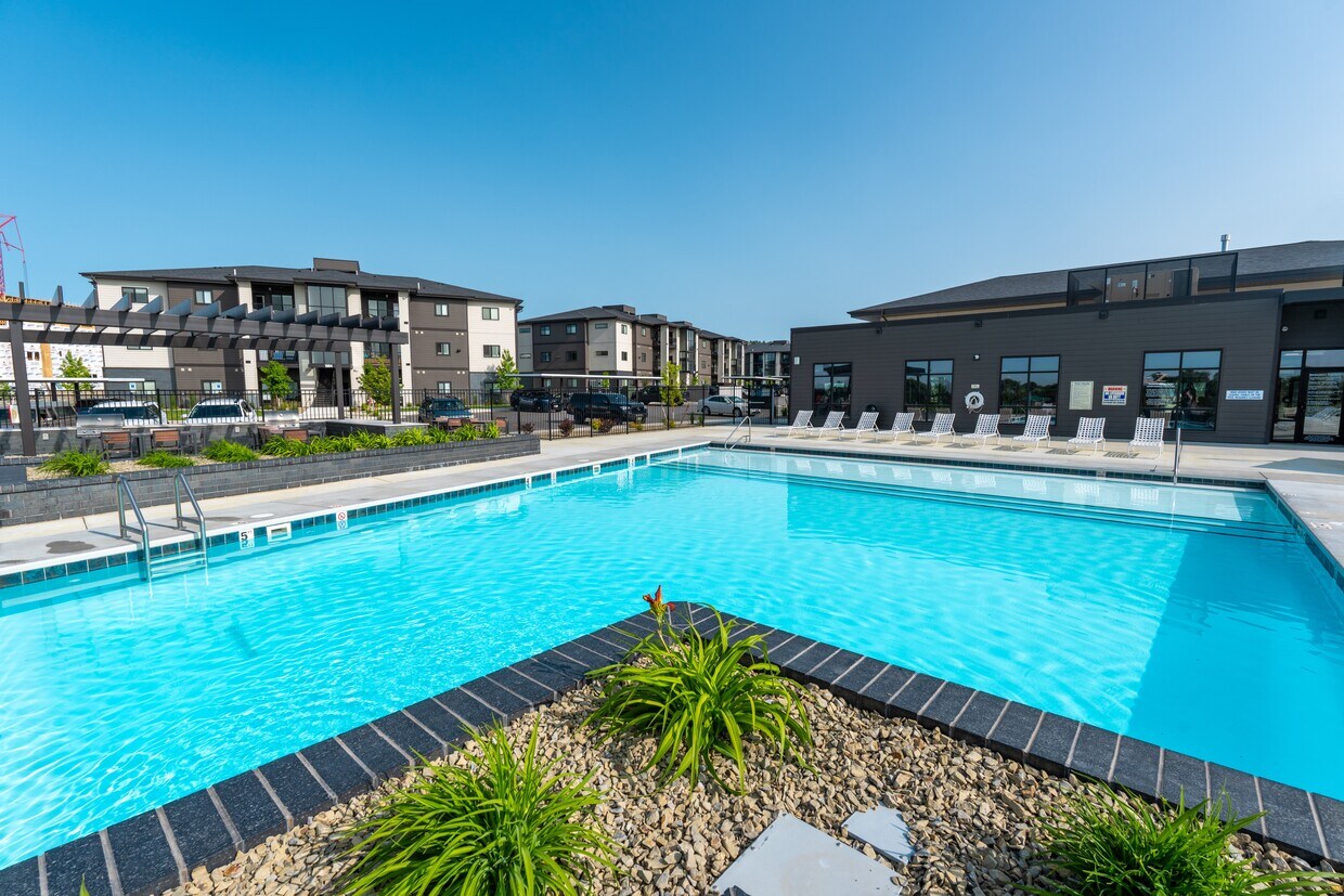 Piscina estilo resort - Zimmerman Luxury Apartments
