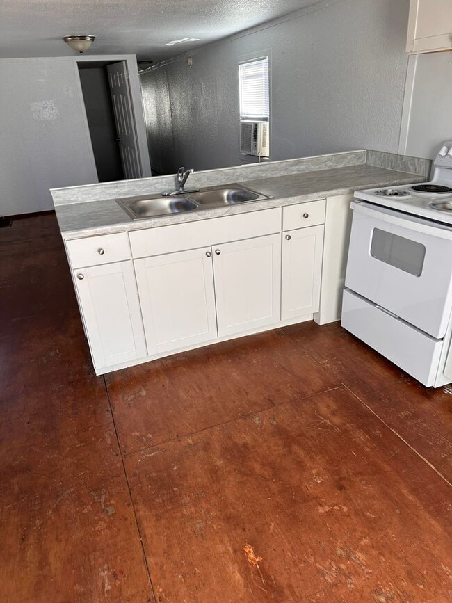 Foto del edificio - GREAT LOCATION! 2-Bedroom/ 1-Bath