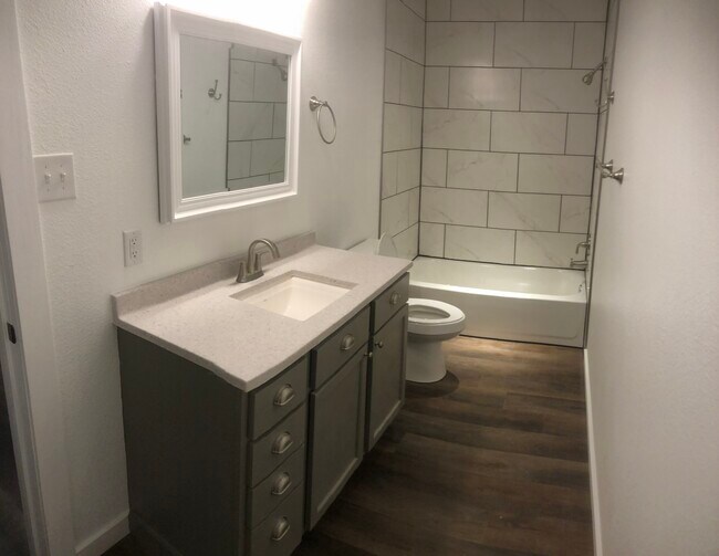 Foto principal - 106 Matthews St