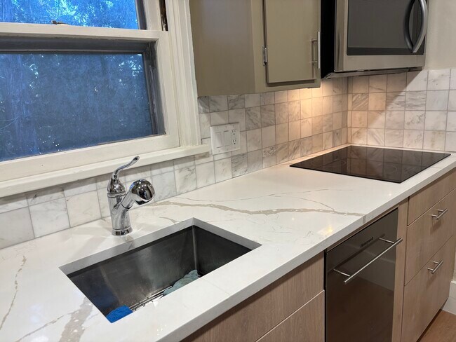 Foto del edificio - 548 N 8th Ave