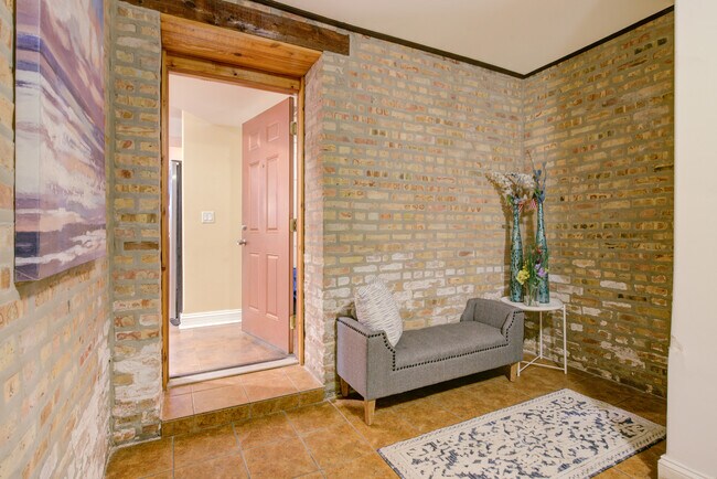Building Photo - 5001 S King Dr