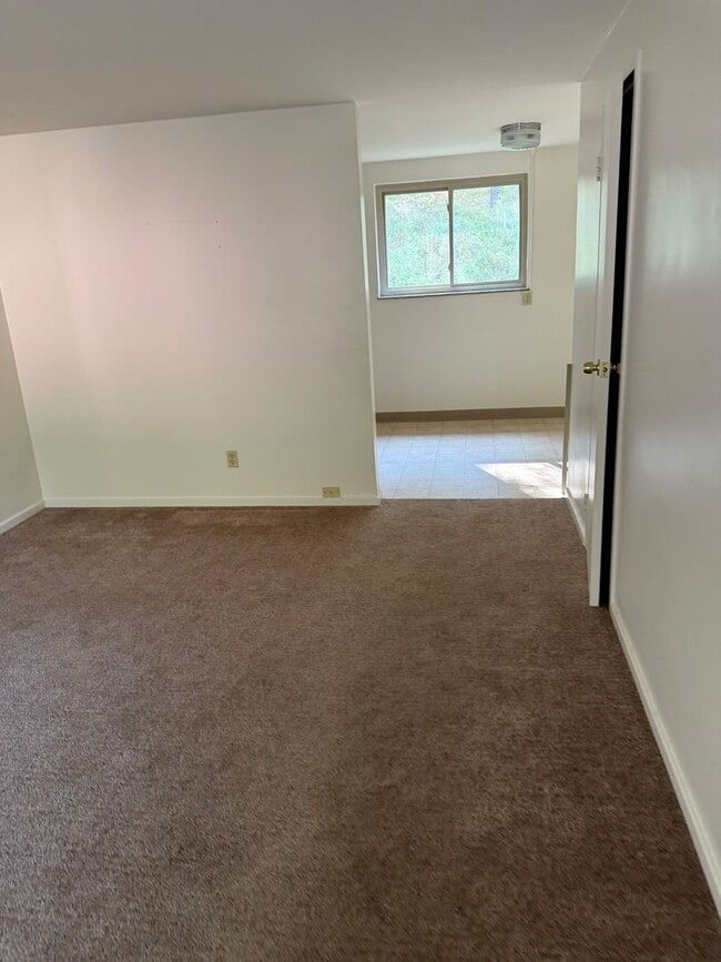 Building Photo - 2 bedroom 1 Bathroom in Butler PA!