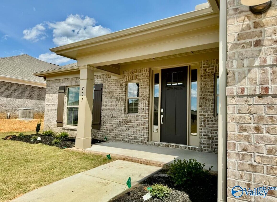 Primary Photo - 207 John Clift Cir