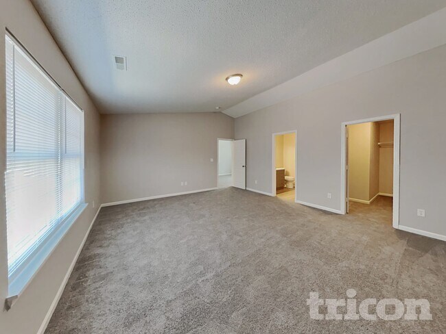 Building Photo - 9825 Rhodes Ln