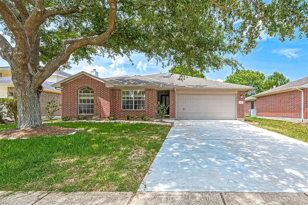 4911 Sterling Crossing, Pearland, TX 77584 House for Rent in Pearland