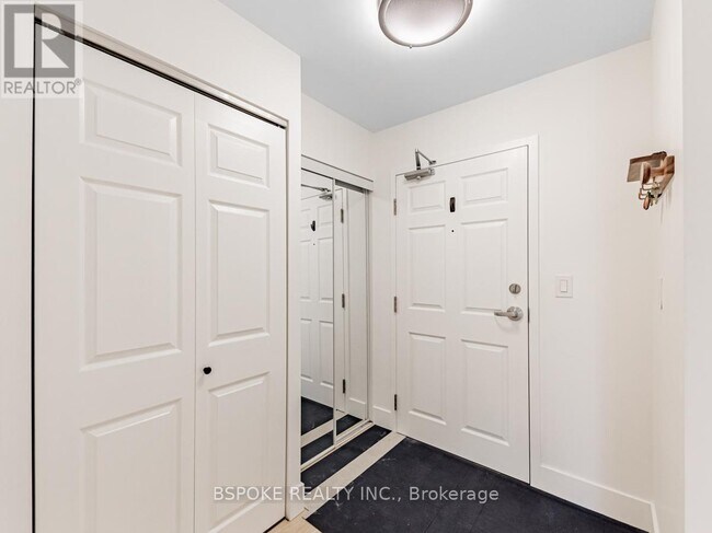 Building Photo - 245-245 Davisville Ave