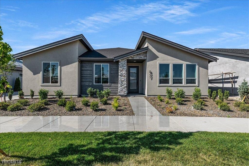 Primary Photo - 3 br, 2 bath House - 8099 West Moon Valley...