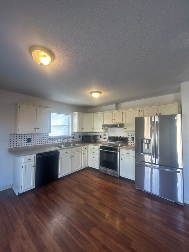 Foto del edificio - 3 Bedroom Home