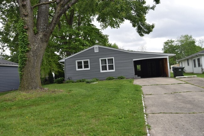 Building Photo - Fortville 3 bedroom Home