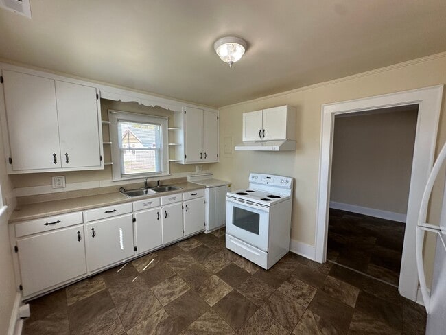 Building Photo - Charming 2BR/1BA Home in a Convenient Location