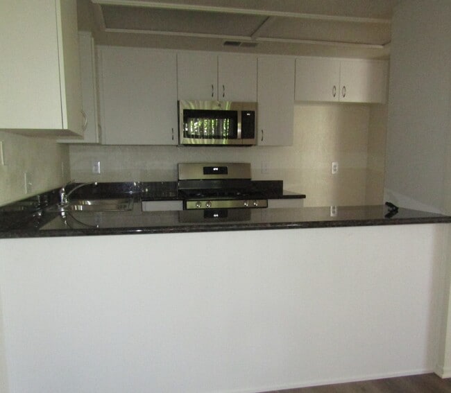 Building Photo - 800 E Rte 66