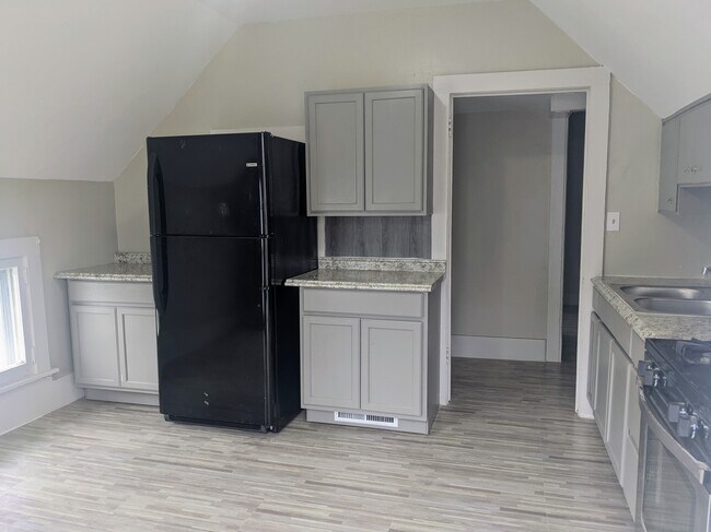 Kitchen - 351 Spink St