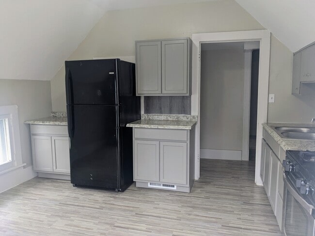 Kitchen - 351 Spink St