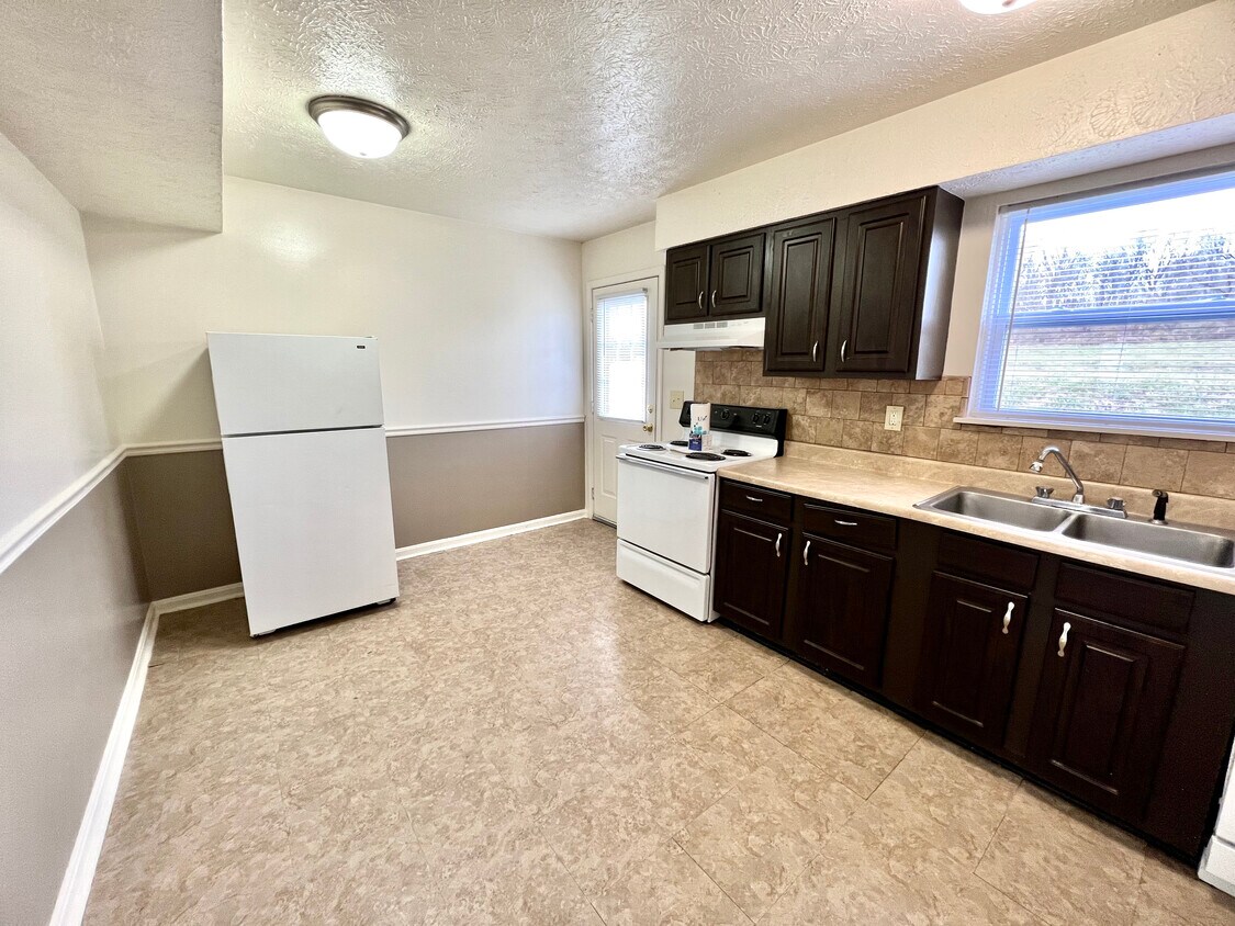 Oak Park Townhomes 1510 Allison Ln Jeffersonville, IN