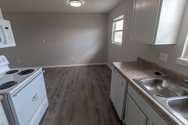 Building Photo - 7304 N Moberly Dr