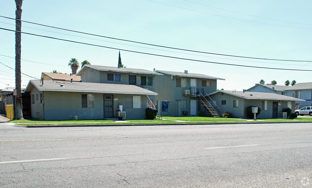 Building Photo - 3308-3316 N Maple Ave