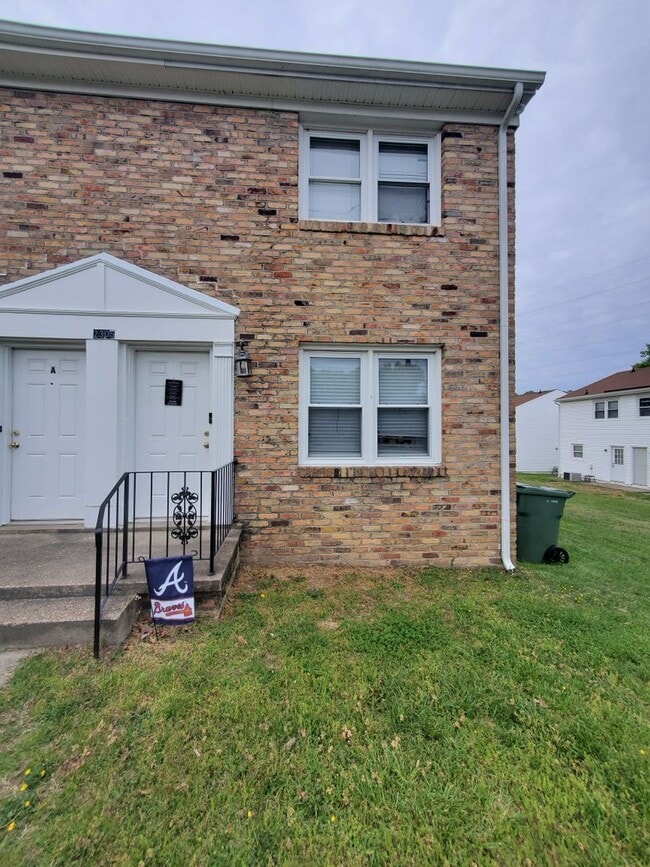 Building Photo - 2305 Poplar St