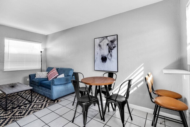 Foto del edificio - 117 SW 5th Ct