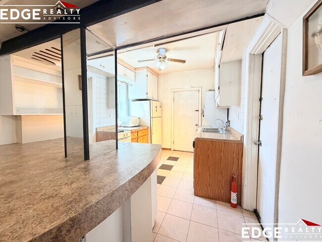 Building Photo - 46 Park Vale Ave