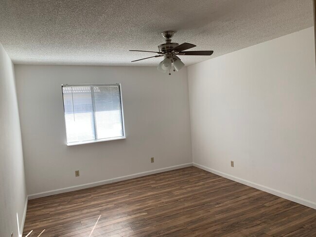 Dormitorio principal - 21036 Santa Barbara Dr