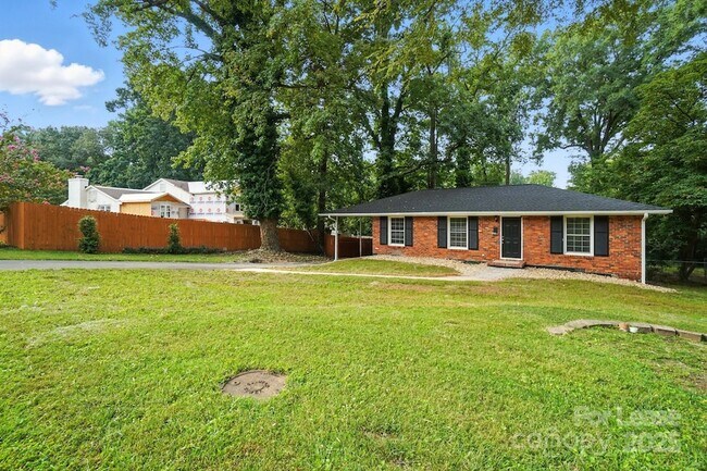 Building Photo - 332 Seneca Pl