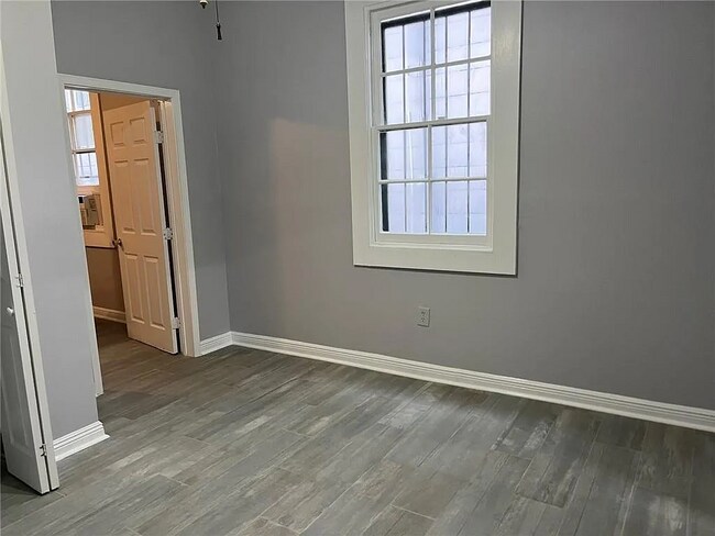 Building Photo - 1836 Marigny St