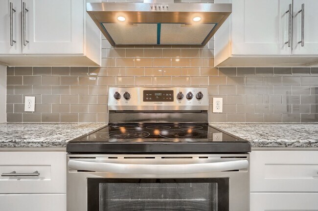 Foto del edificio - Remodeled Single-Family Home Near Cherry C...