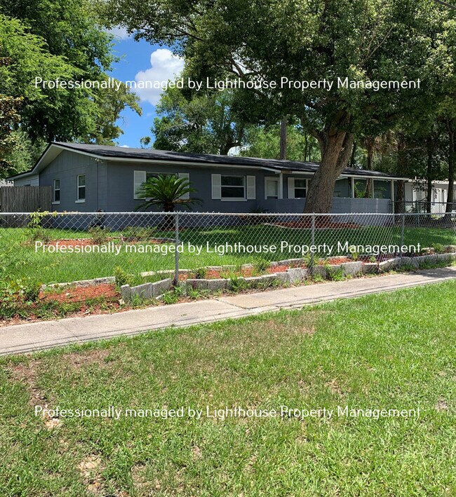 Building Photo - 5815 Hillman Dr