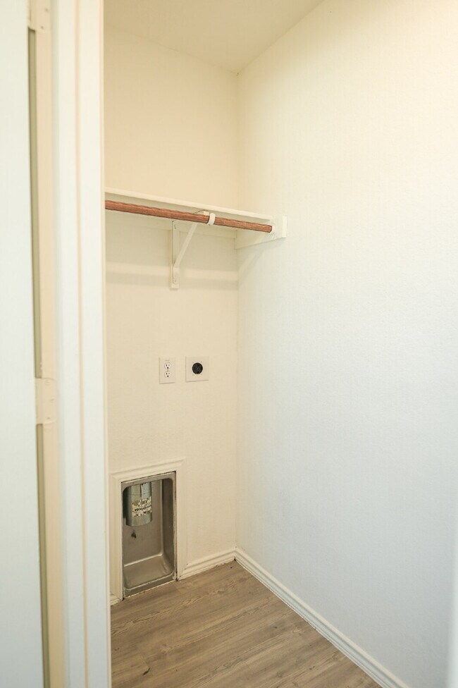 Building Photo - 10022 Kersey Ml