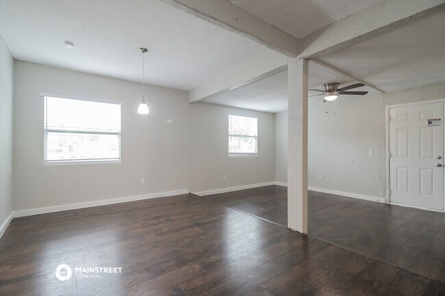 Foto del edificio - 865 Emerald Dr