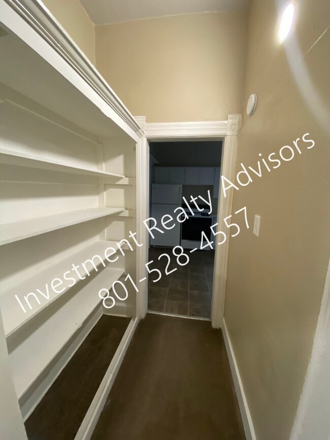Building Photo - 659 E 200 S
