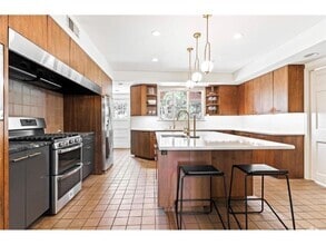 Building Photo - 2730 Glenhurst Ave