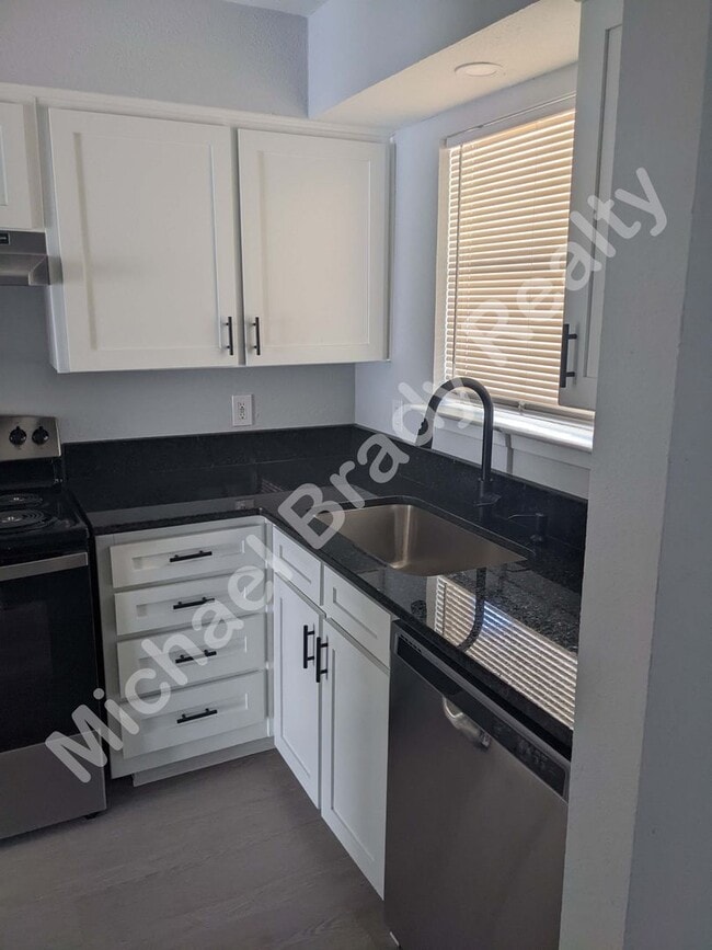 Foto del edificio - 3924 Scruggs Dr