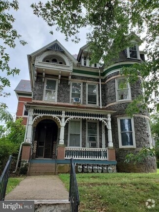Building Photo - 536 Main St