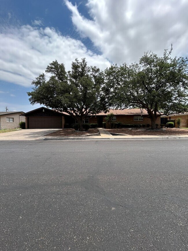 Building Photo - This one has it all!  Spacious 3-Bedroom Home in a Great Location!