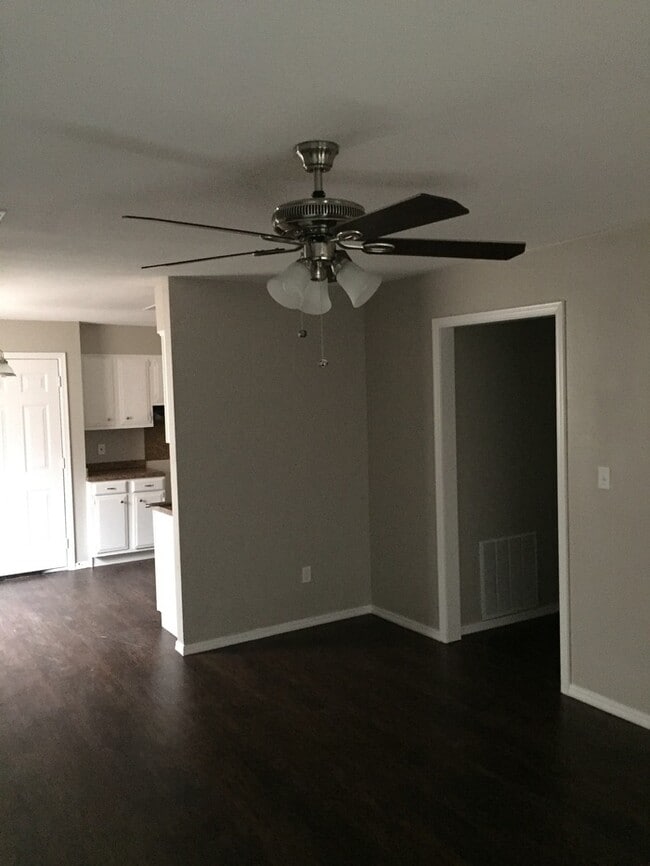 Building Photo - 4929 Brookdale Dr