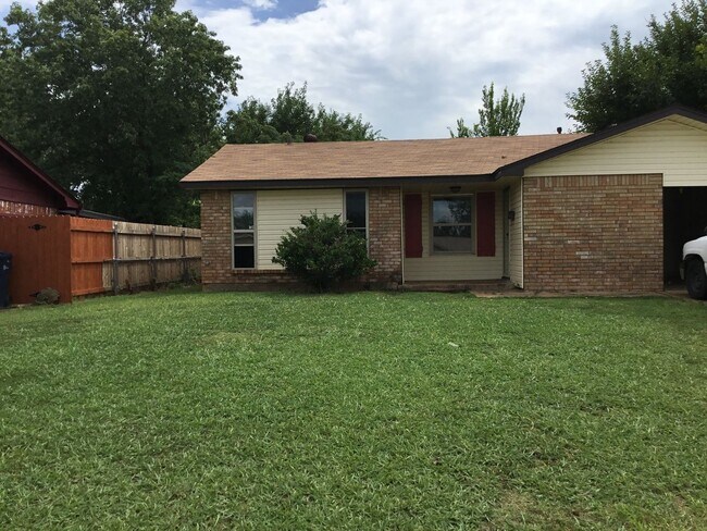 Building Photo - 3 Bedroom 1 Bath - Coming Soon!