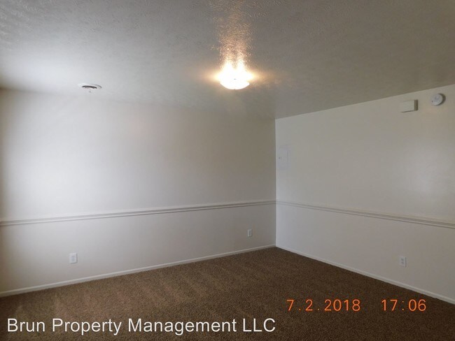Building Photo - 1104 Cedar Ln