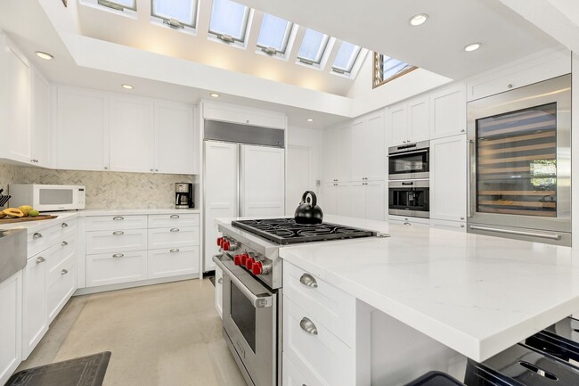 Building Photo - Elegant Home w/ Private Beach Access, Pool...