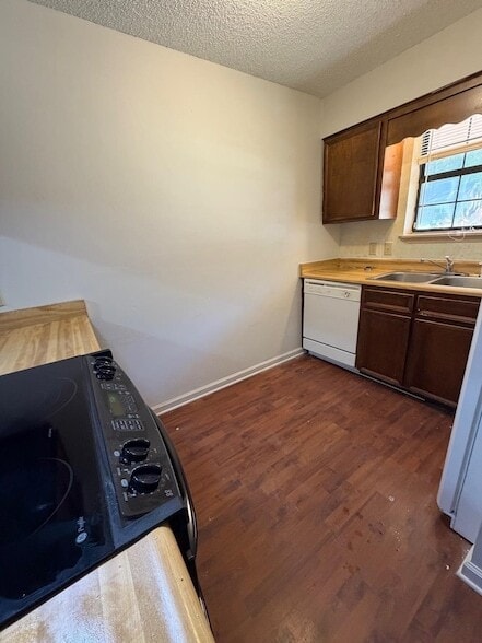 Foto del edificio - 1842 Sylvan Ct