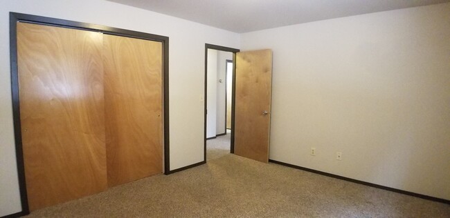 Building Photo - 271 Shannon Court, Unit 3