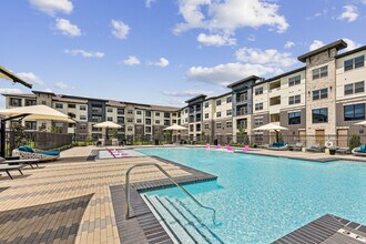 Building Photo - Mio District West