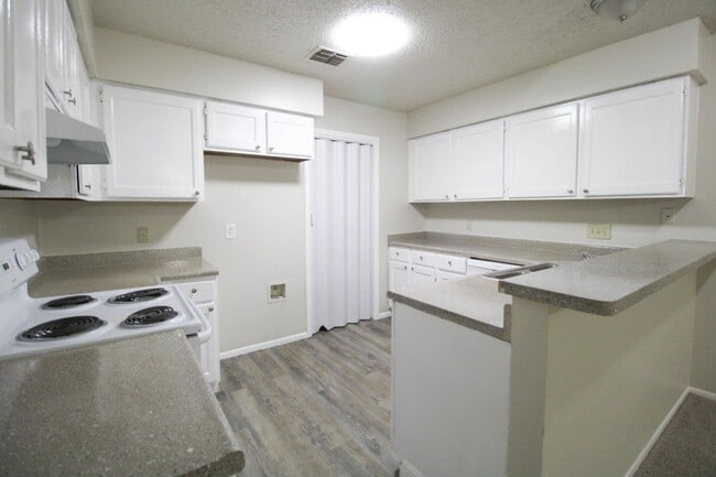 Building Photo - 4724 Oakfield Way