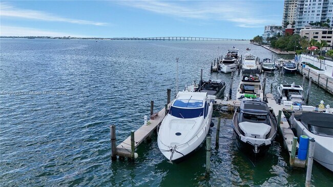 Building Photo - 801 Brickell Bay Dr