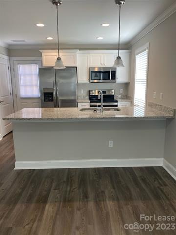 Building Photo - 1597 Oak Leaf Dr NW