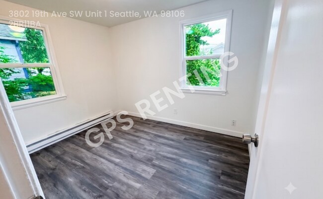 Foto del edificio - 3802 19th Ave SW