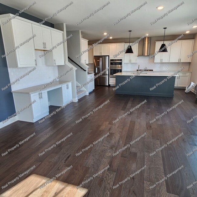 Foto del edificio - Gorgeous Cedar Lake 4 Bedroom Home