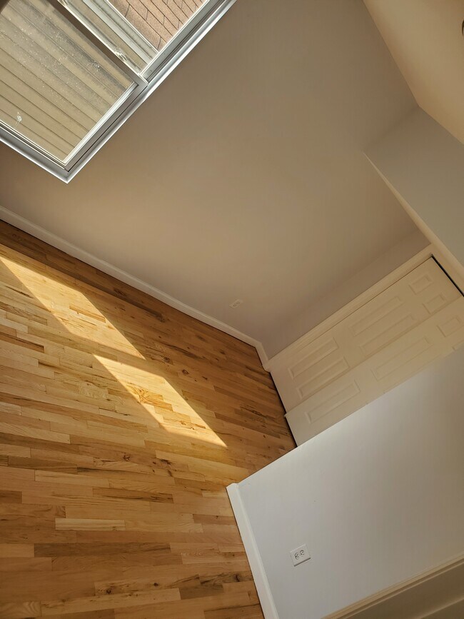 Cama 3 - 250 Inslee Pl