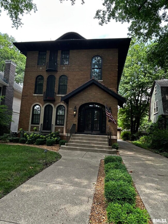 Foto del edificio - 1725 W Moss Ave