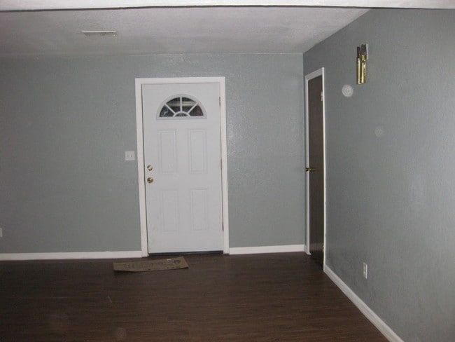 Building Photo - 831 Meade St